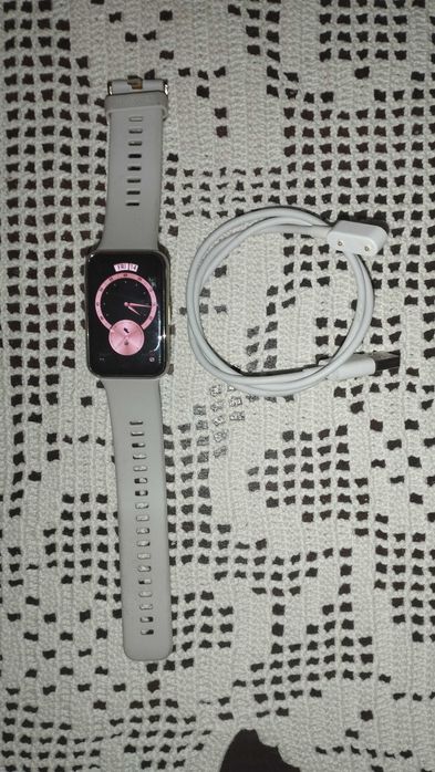 HUAWEI Watch Fit Elegant (Model: TIA-B29, Color: Gold)64550573107841120