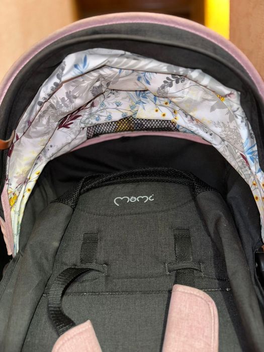 Коляска для дівчинки