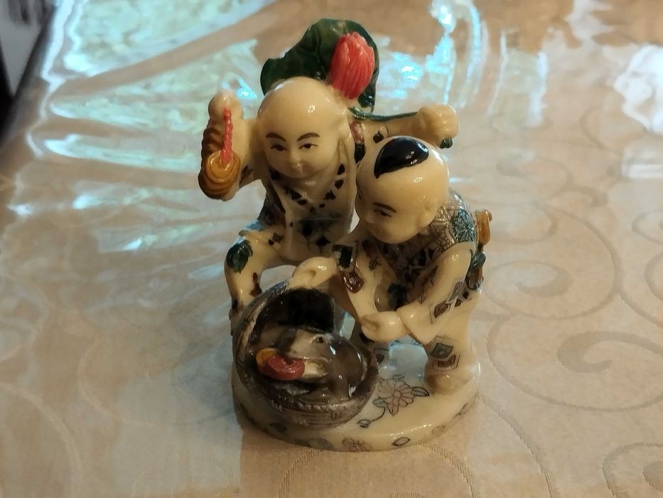 Figuras chinesas em resina