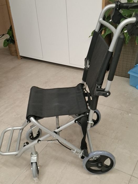 Cadeira de rodas para uso  interior