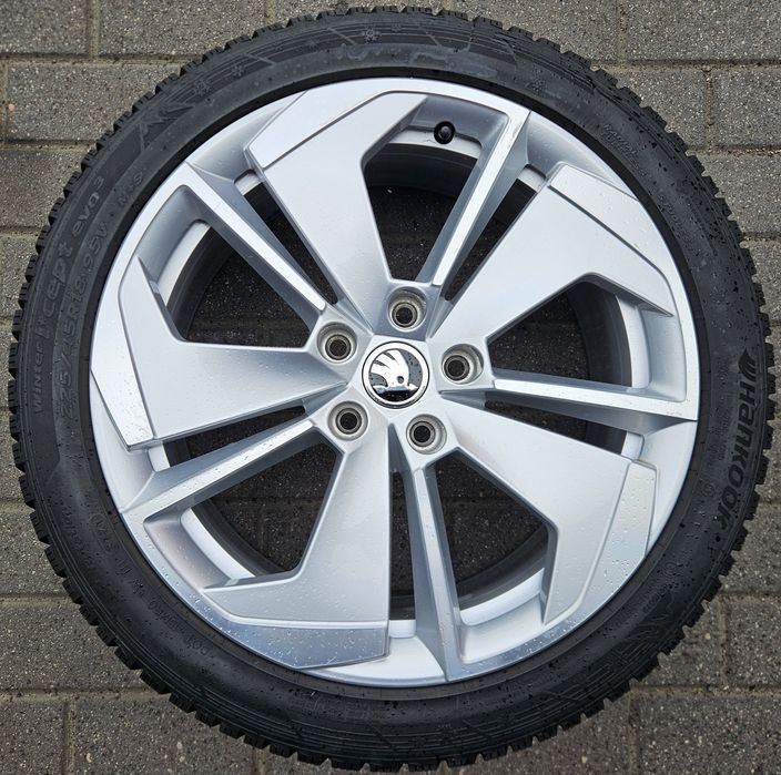 4x Felgi aluminiowe SKODA OE 7.5 x 18 5x112 ET48 Octavia / Superb [120