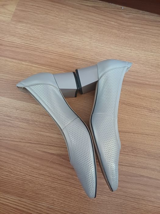 Шкіряні жіночі туфлі 38
