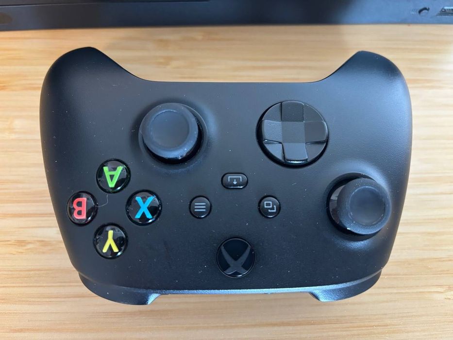 Konsola Xbox One X 500 gb + Pad