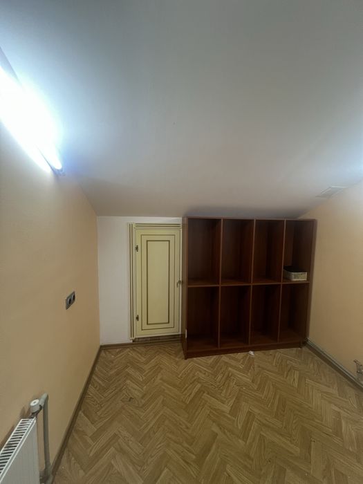 Здається в оренду комерційне приміщення 190 кв.м з фасадним входом.