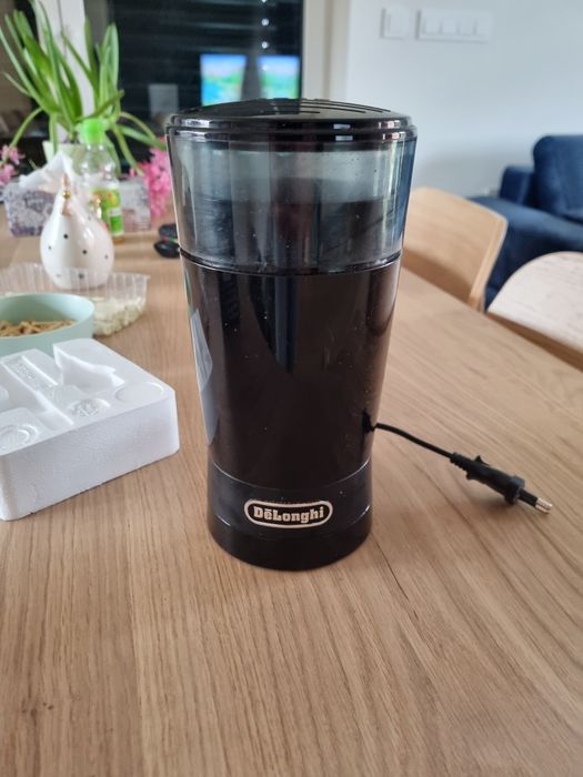 Młynek do kawy DELONGHI