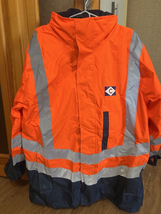 Теплая ,зимняя термокуртка с светоотражающими полосками,спецодежда