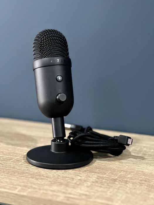 Microfone Condensador Compacto Razer Seiren V2 X Preto (streaming, gravações de vídeo, etc)