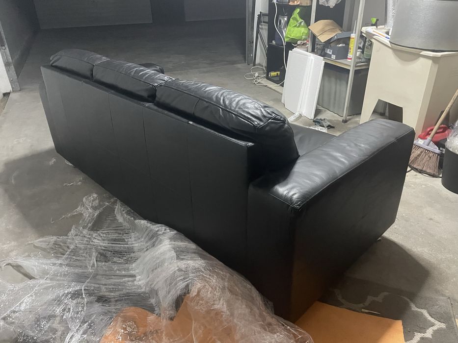 Sofá Preto em Pele como novo ( pouco uso)