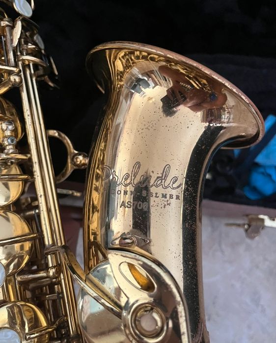 Saxofone alto Conn Selmer Prelude AS700