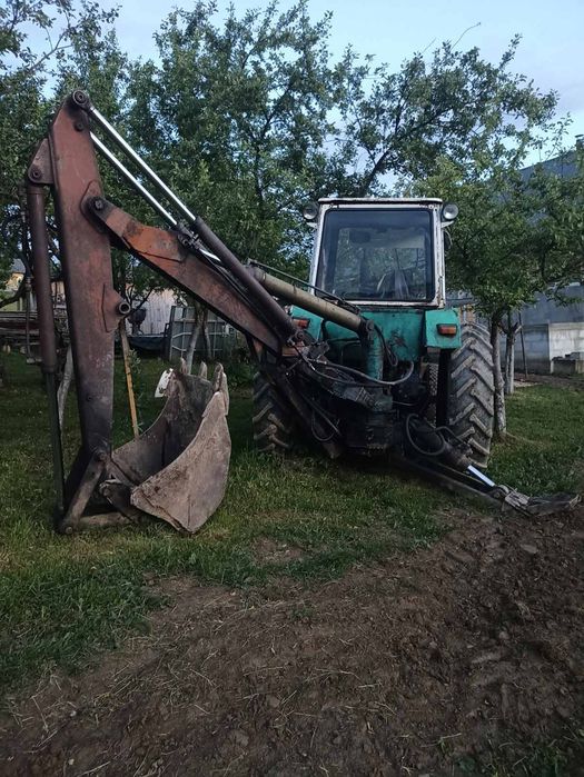 Екскаватор в робочому стані