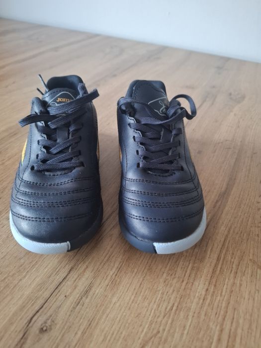 Sprzedam buty pilkarskie Joma.