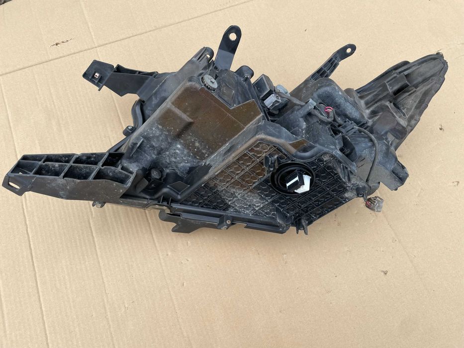 Lampa przód przednia prawa Toyota Land Cruiser 150 Full Led Europa