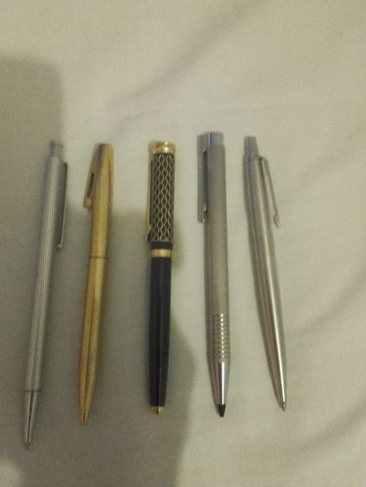 2 canetas de grandes marcas