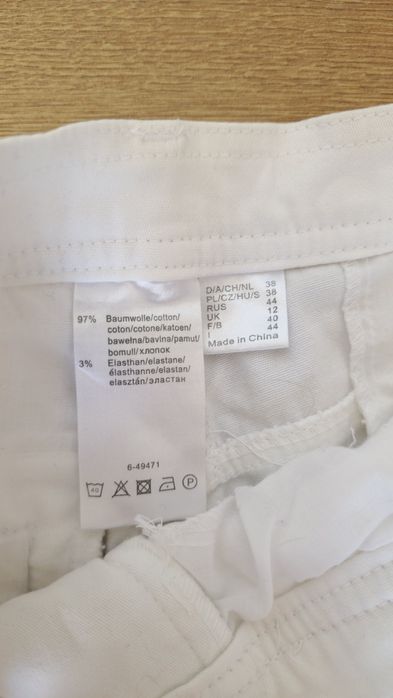 Białe bawełniane spodnie z zamkami i kieszeniami, rozmiar 38