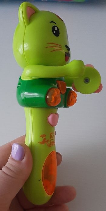 Розвиваюча іграшка-брязкальце Котик для малюків