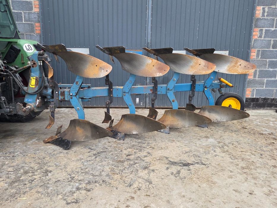 Pług Overum 3+1 zmienna szerokość