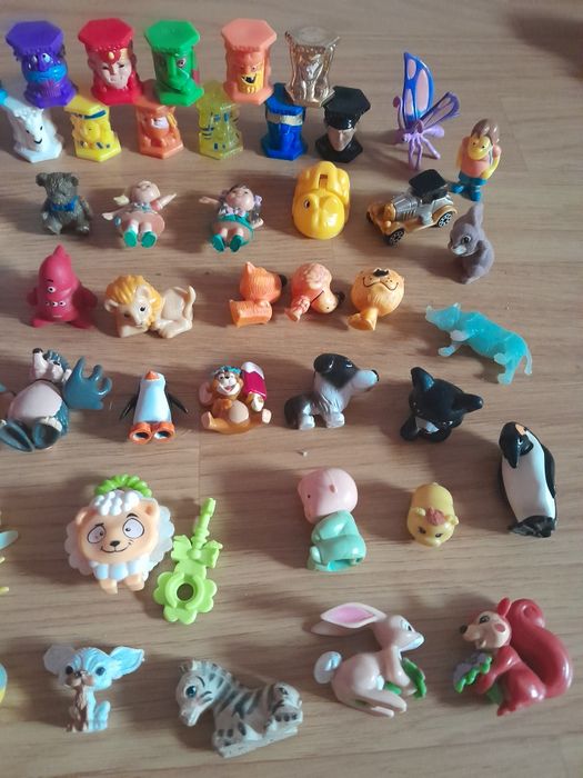 Bonecos Ovo Kinder entre outros