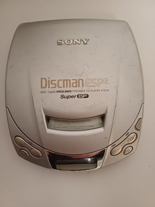 Sony D-190 Discman to przenośny odtwarzacz płyt CD wyposażony w cyfrow