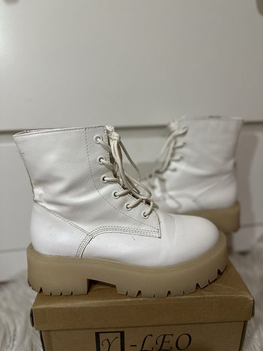 Білі черевики Bershka 35