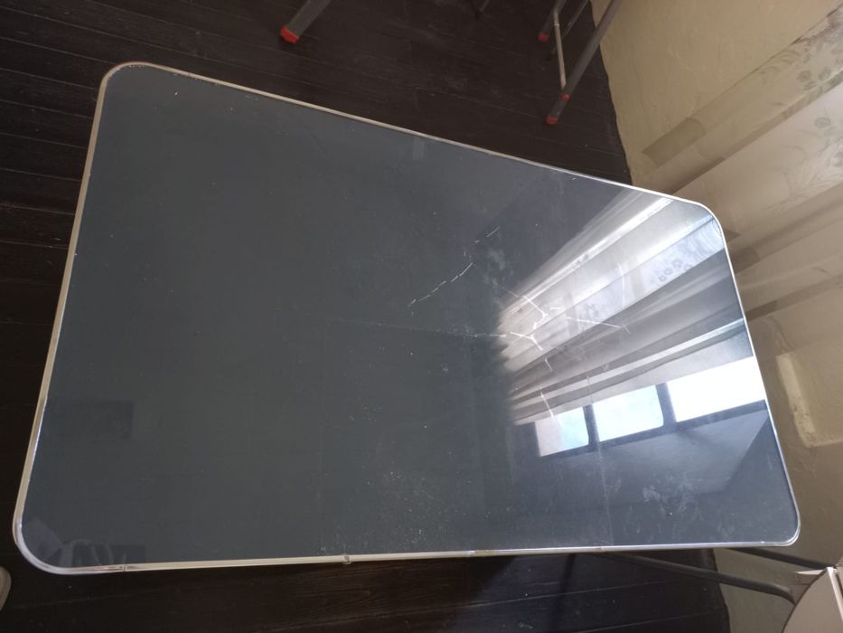 Secretária com tampo de Vidro