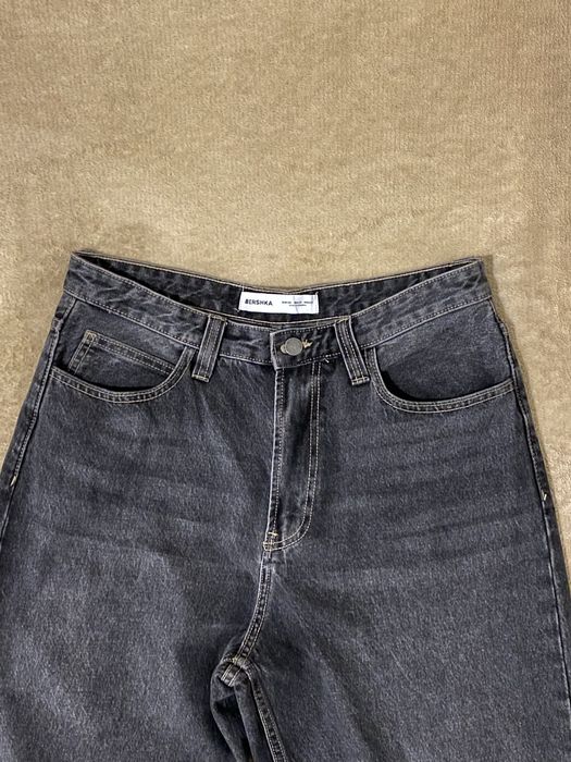 Оригінальні широкі сірі джинси Bershka - must-have у гардеробі
