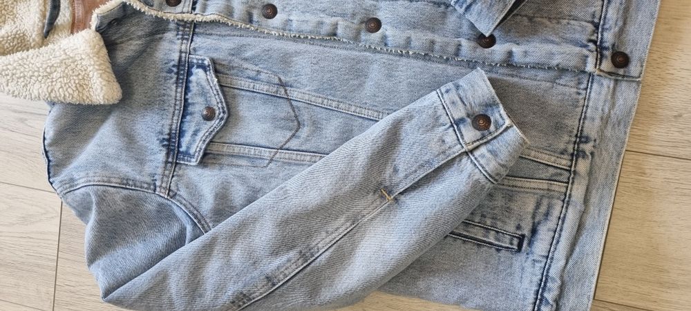 Levis L.         .