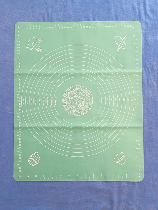 Zwijana stolnica kuchenna mata silikonowa do ciasta duża 50x40