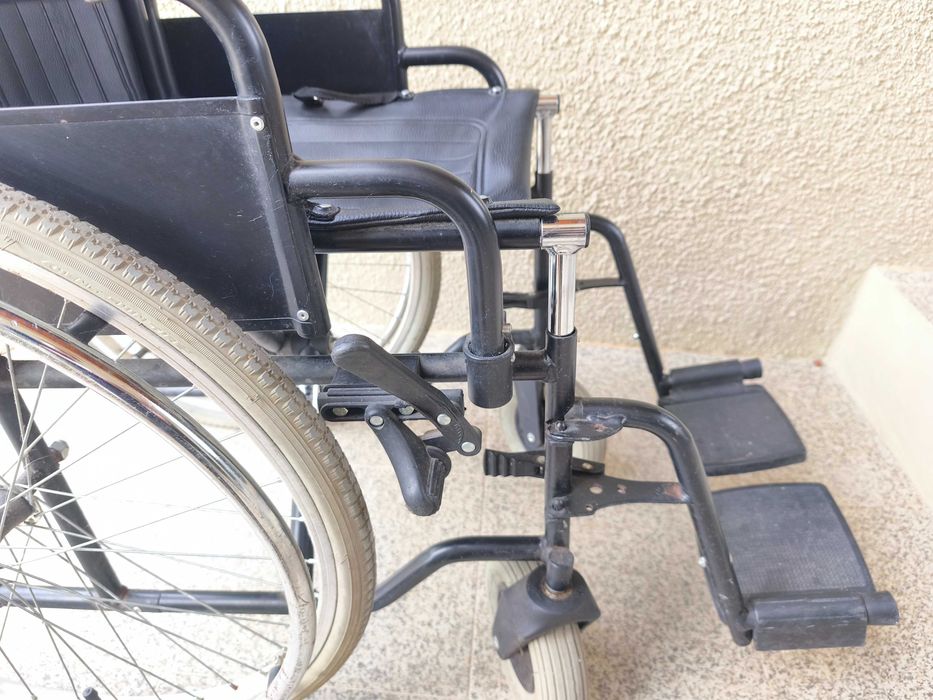 Cadeira de rodas usada