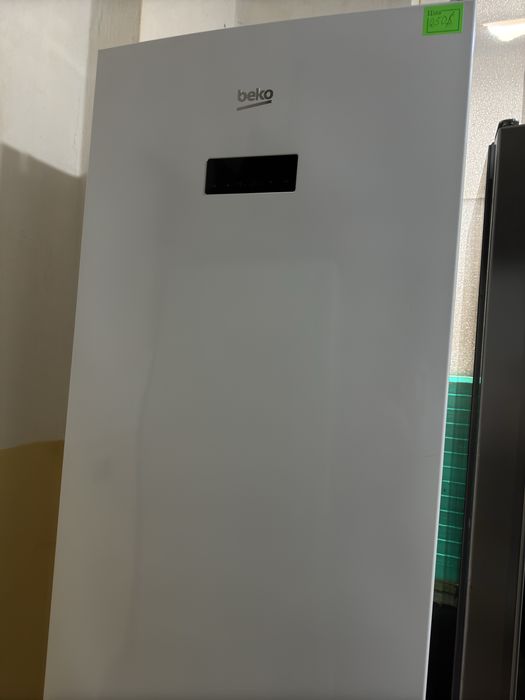 Холодильник з морозильною камерою Beko