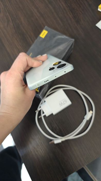 Xiaomi Poco F5 12/256 (white) состояние идеальное ( как новый)!
