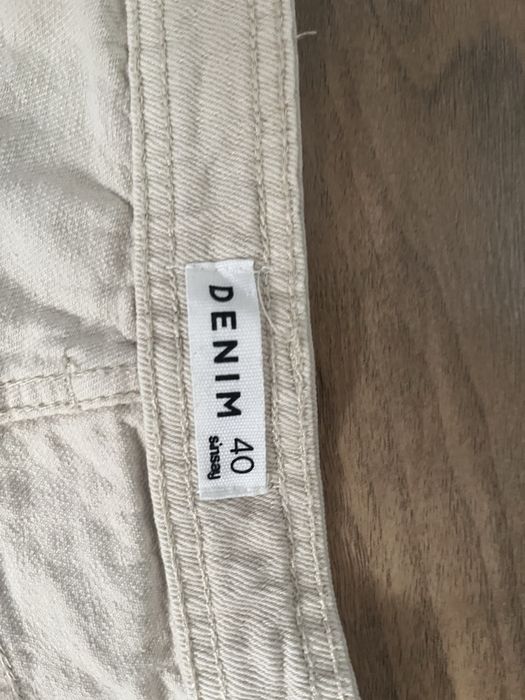 Biale spodnie cargo sinsay