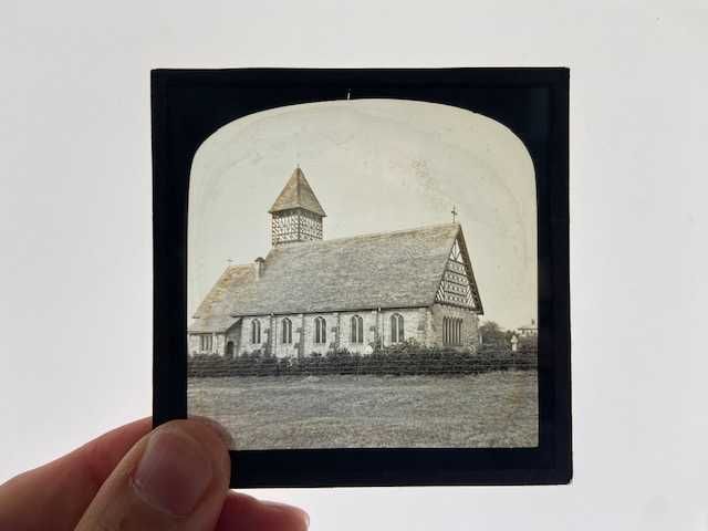 5 slides em vidro para lanterna mágica.