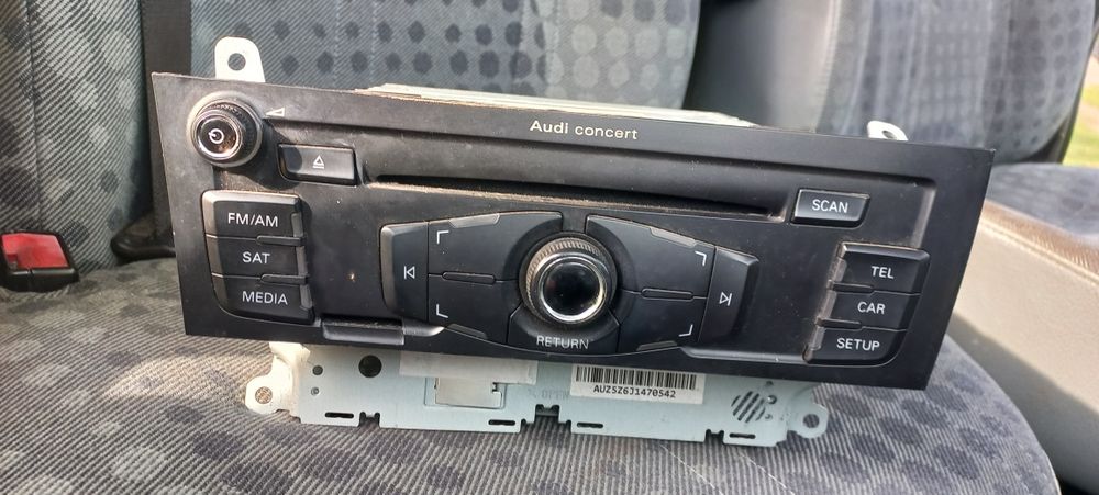 Магнитола Panasonic снята с Audі