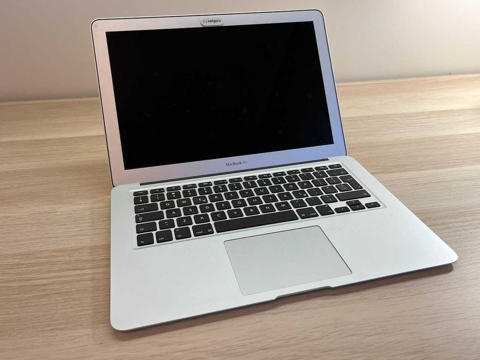 MacBook Air A1466, i7, 8GB RAM, 256GB, stan BDB, zestaw, 2x zasilacz