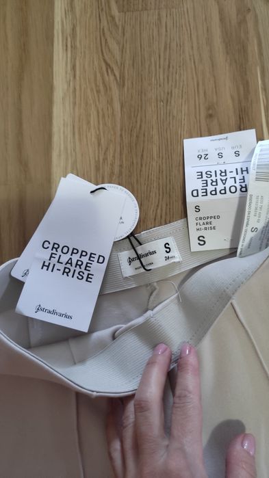Nowe beżowe dzianinowe dzwony r. 36/S Stradivarius