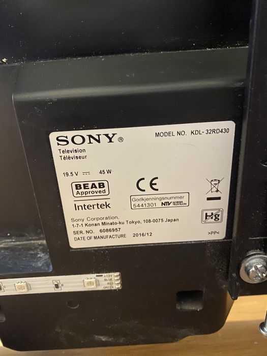 Televisão 32” Sony Bravia C/ pé e suporte de parede