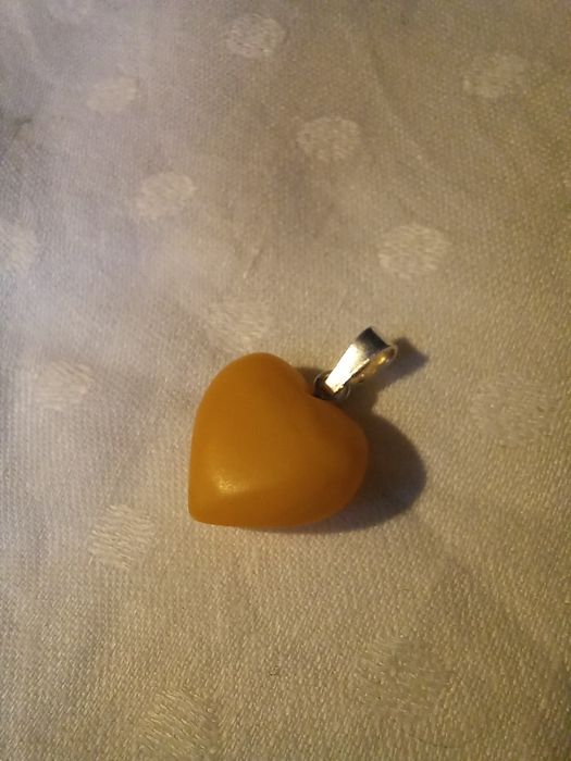 Zawieszka bursztynowe serduszko