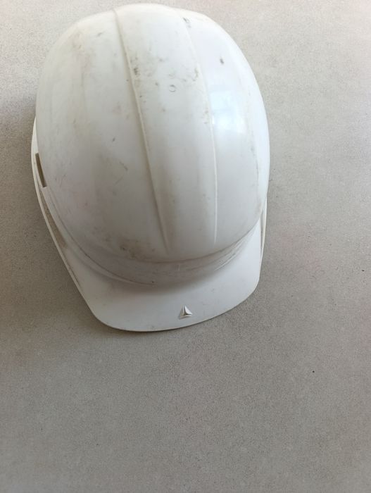 Kask budowe na budowlany