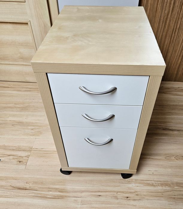 Polka pod biorko ikea