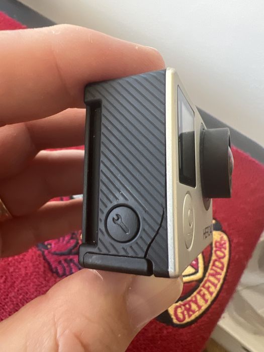 GoPro Hero4, só a câmera, funcionameneto 100%, alguns danos na carcaça