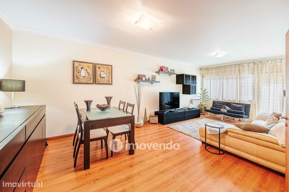 Apartamento T3, com estacionamento, em São Domingos de Rana