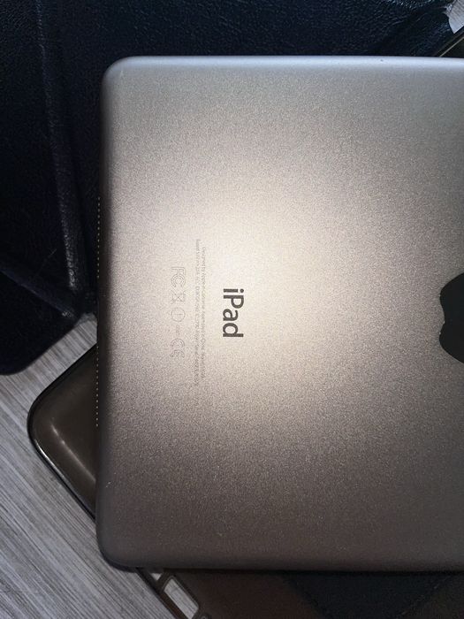 Продам iPad mini 3 128 ГБ