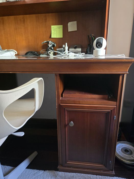 Estante e secretária