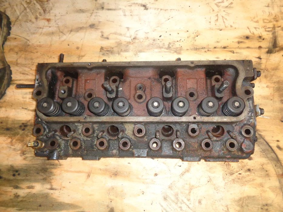 Głowica silnika  4-cylindrowego Perkins 1004-40/1004-4 AA/AB/AP