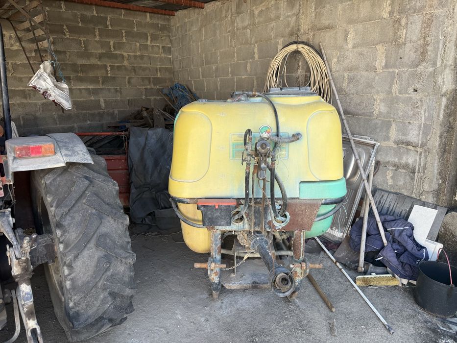 Pulverizador Agrícola Tomix 400L com Turbina – Excelente Estado