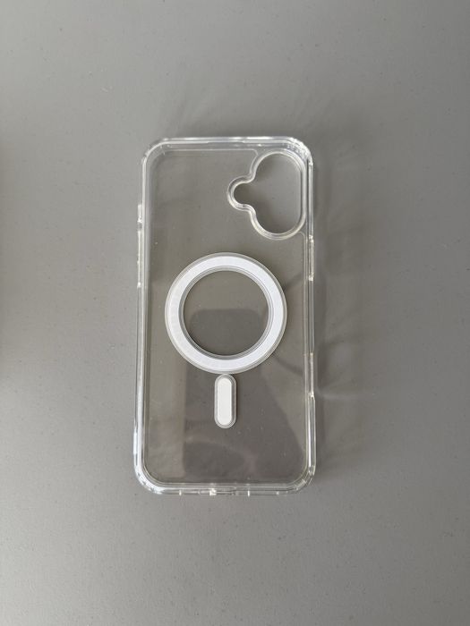 Продам чехол на iPhone 16+