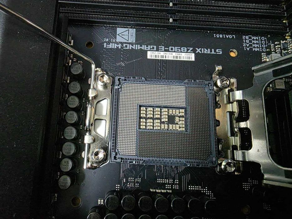 Материнська плата Asus ROG Strix Z890-E Gaming WiFi