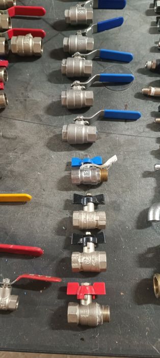 Faucets and ball valves in various sizes, for water and compressed air64285167969153123
