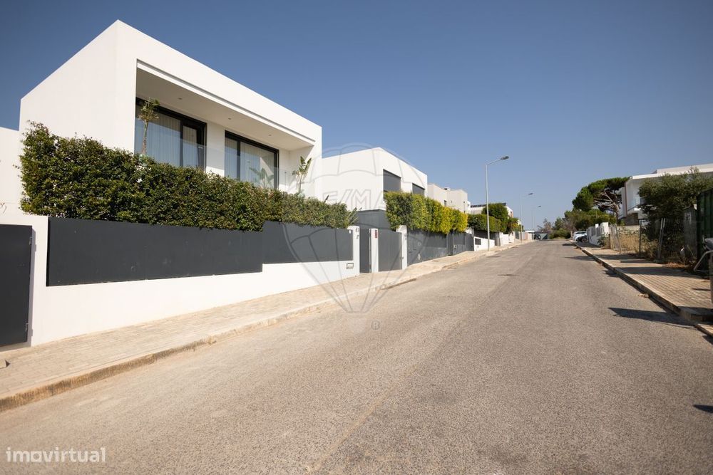 Moradia T4 para arrendamento