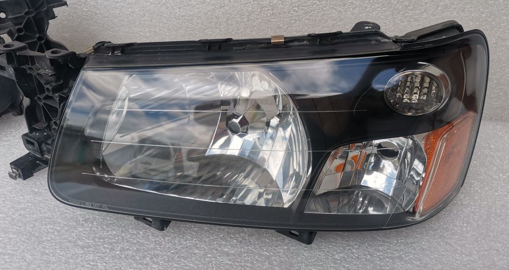 Фара левая правая Subaru Forester 2002-2005 оригинал